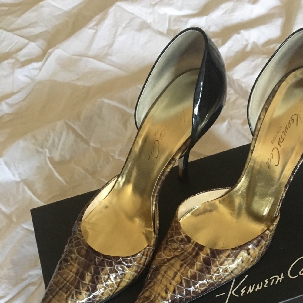 Kenneth Cole Snake skin heel 9M